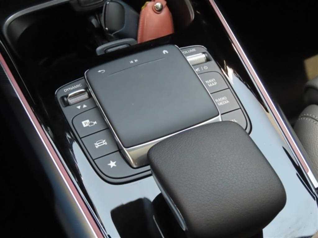 Mercedes Benz EQB - Vista 9