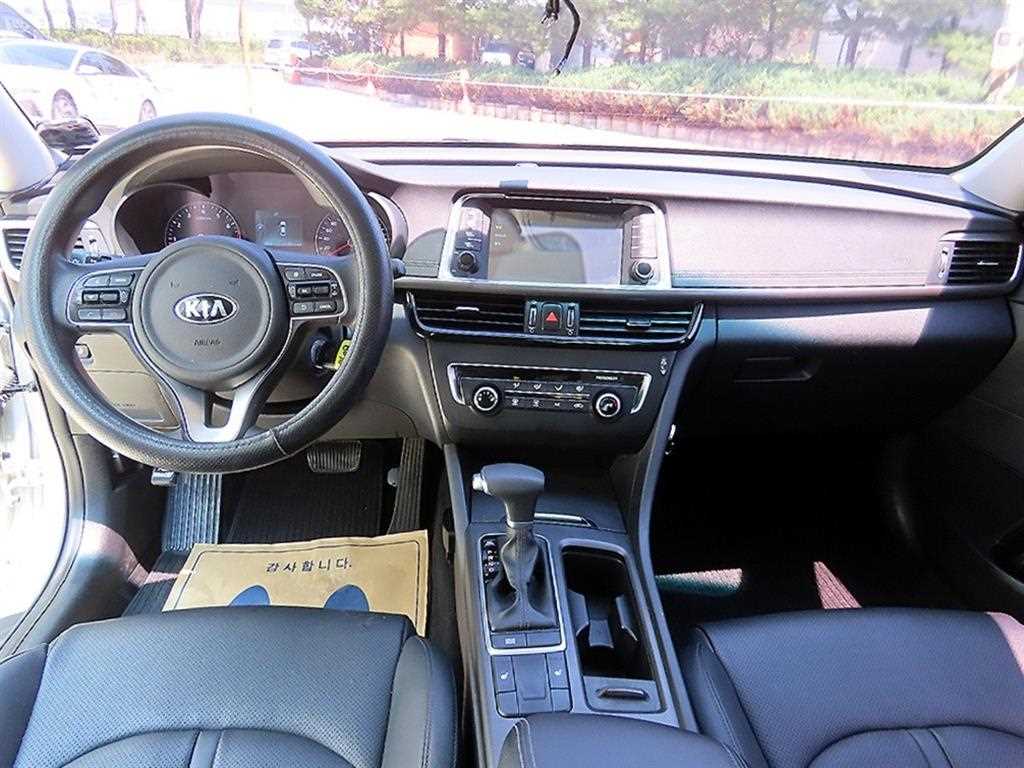 KIA K5 - Vista 9