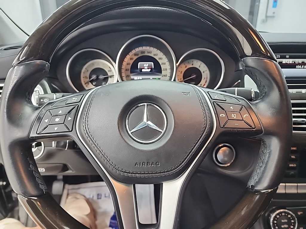 Mercedes Benz CLS Class - Vista 11