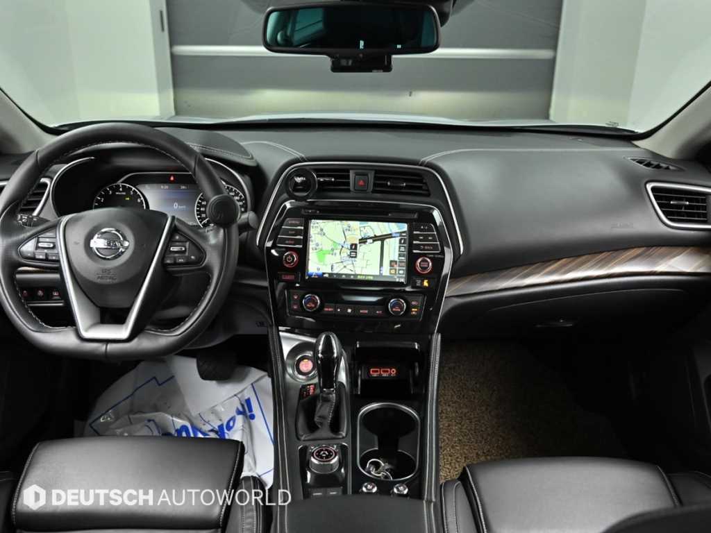 Nissan Maxima - Vista 9