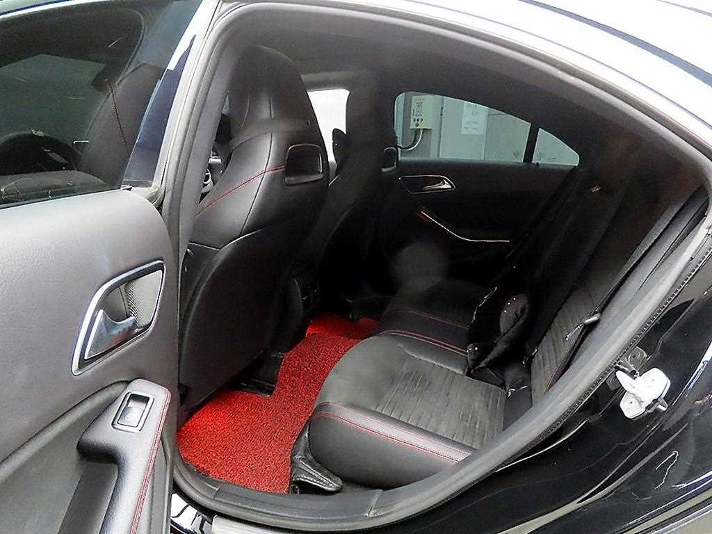Mercedes Benz CLA Class - Vista 8