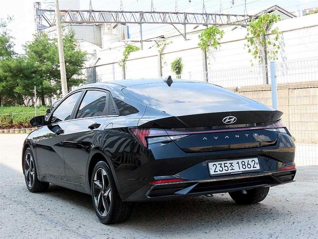 HYUNDAI Avante - Vista 2