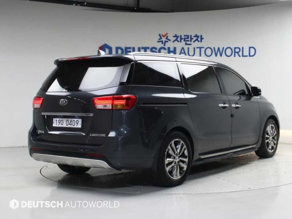 KIA Carnival - Vista 2