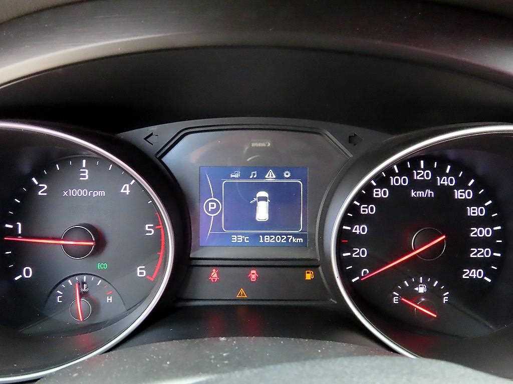 KIA Carnival - Vista 11