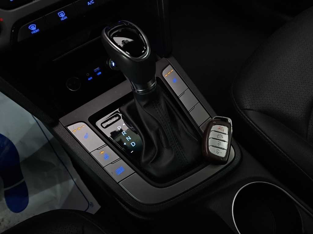 HYUNDAI Avante - Vista 10
