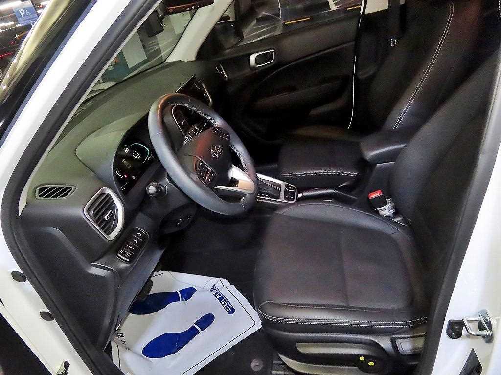 HYUNDAI Venue - Vista 8