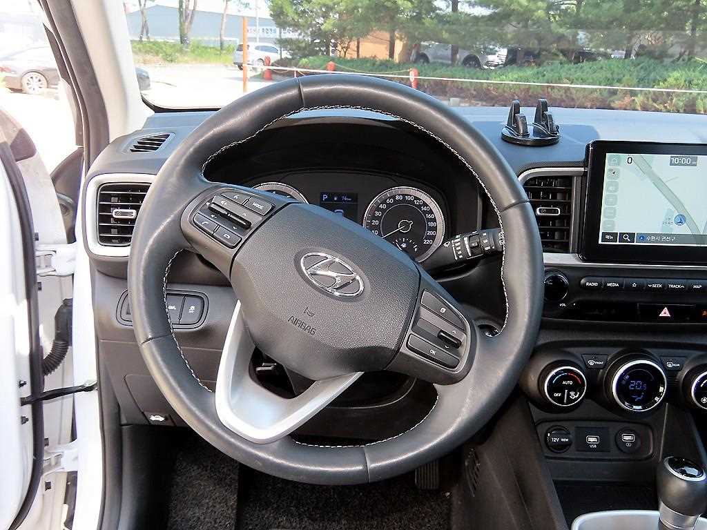 HYUNDAI Venue - Vista 10