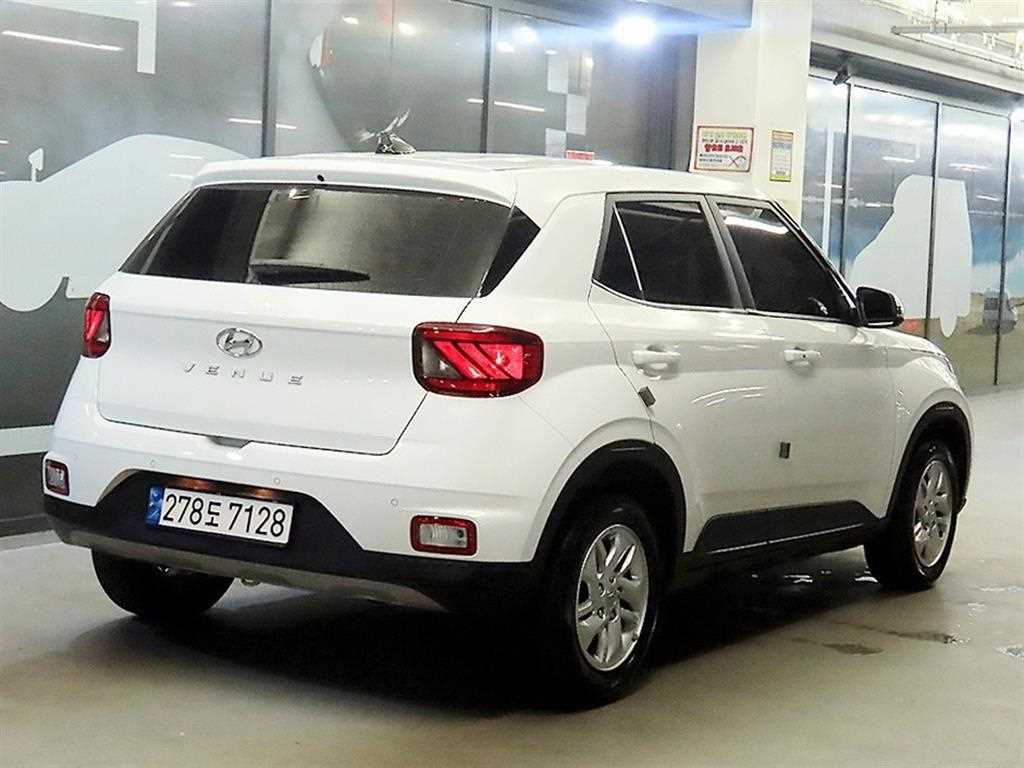 HYUNDAI Venue - Vista 6