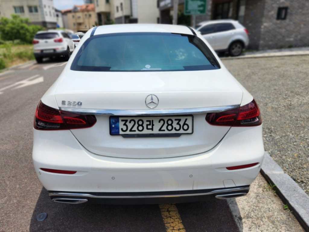 Mercedes Benz E class - Vista 3