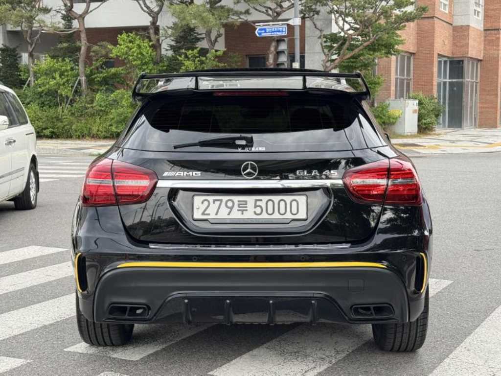 Mercedes Benz GLA Class - Vista 6
