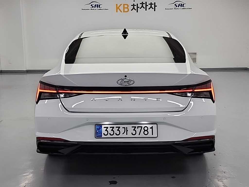 HYUNDAI Avante - Vista 3