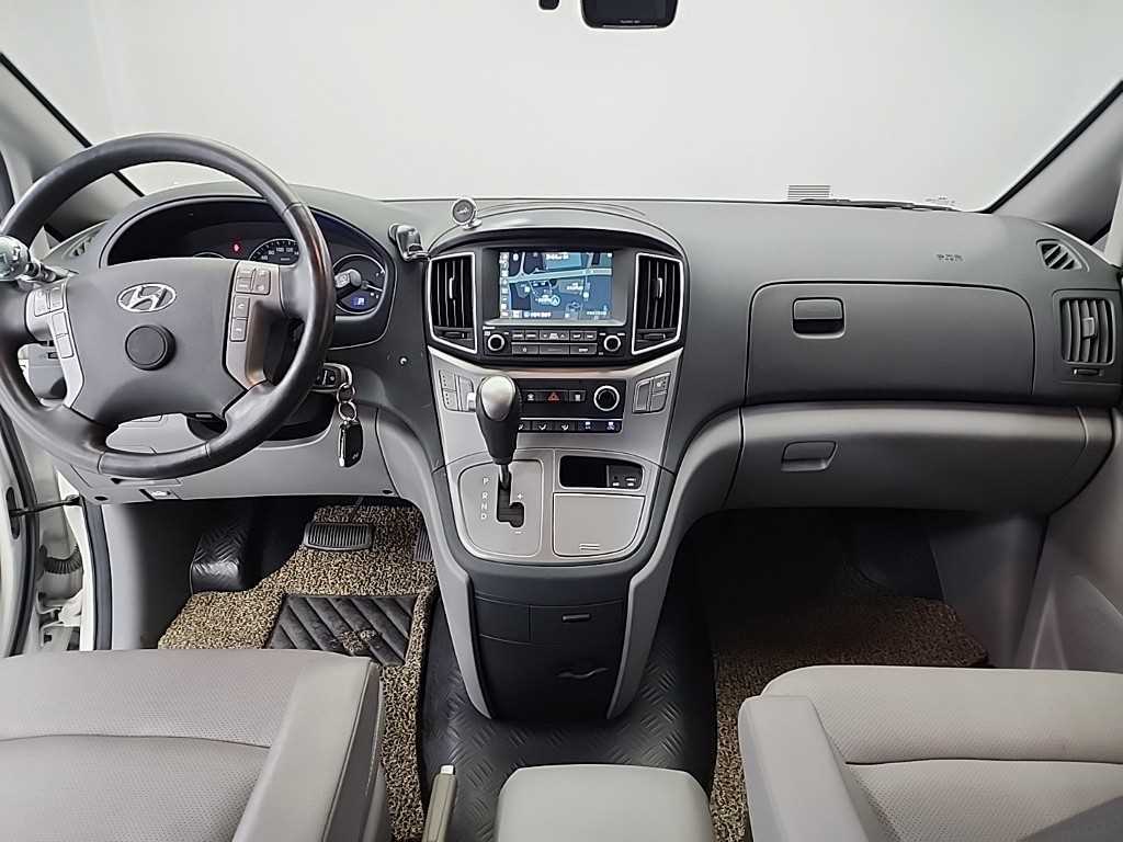 HYUNDAI Starex - Vista 9