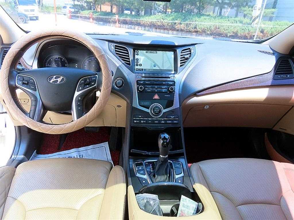 HYUNDAI Grandeur - Vista 9
