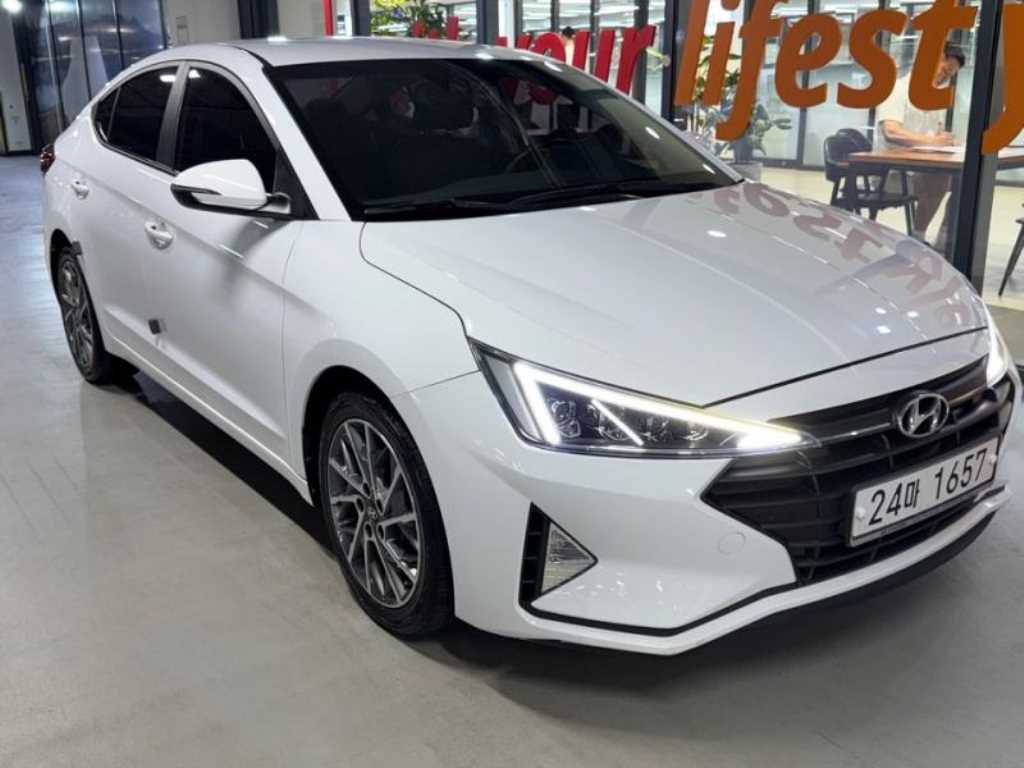 HYUNDAI Avante - Vista 2