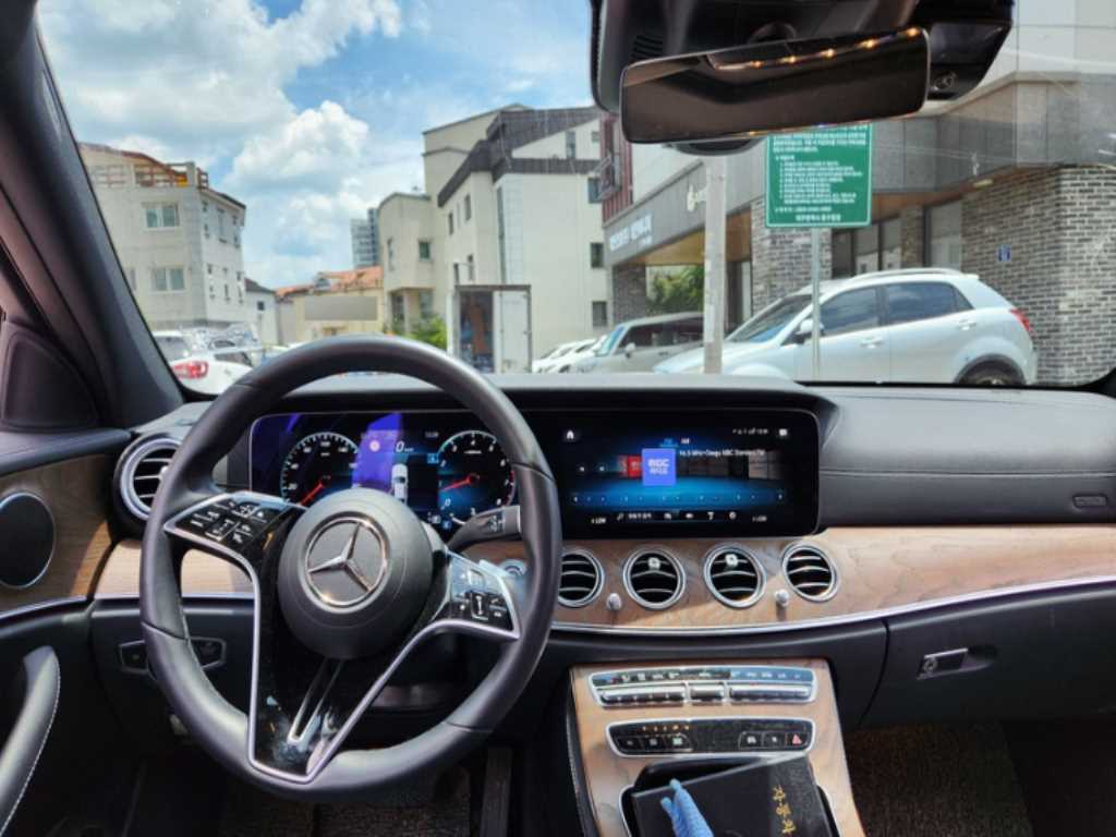 Mercedes Benz E class - Vista 5