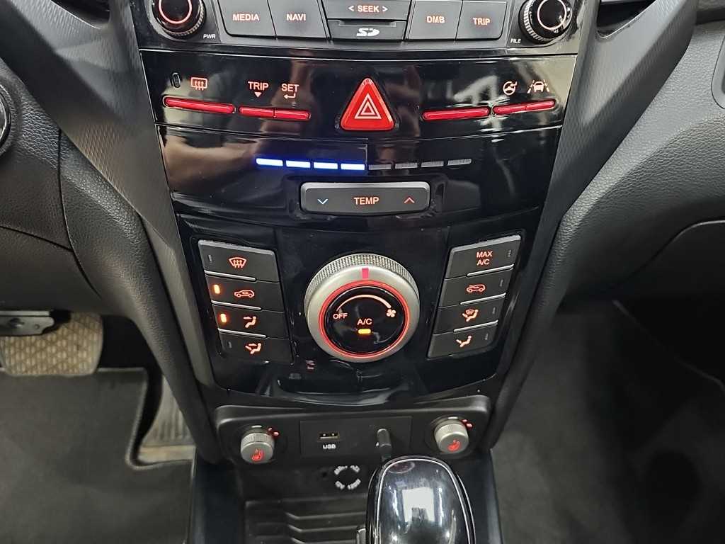 Ssangyong Tivoli - Vista 12
