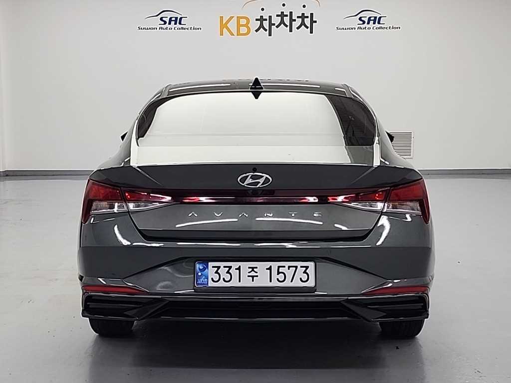 HYUNDAI Avante - Vista 3