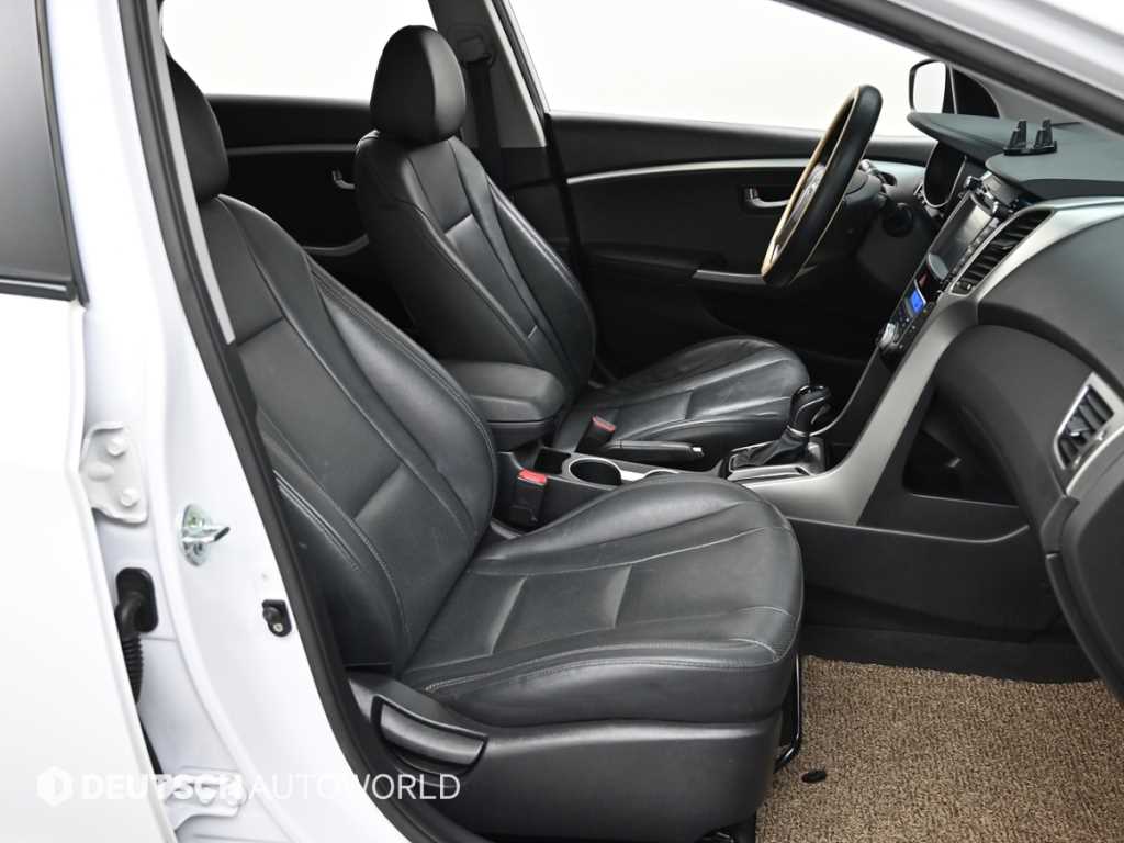 HYUNDAI i30 - Vista 12