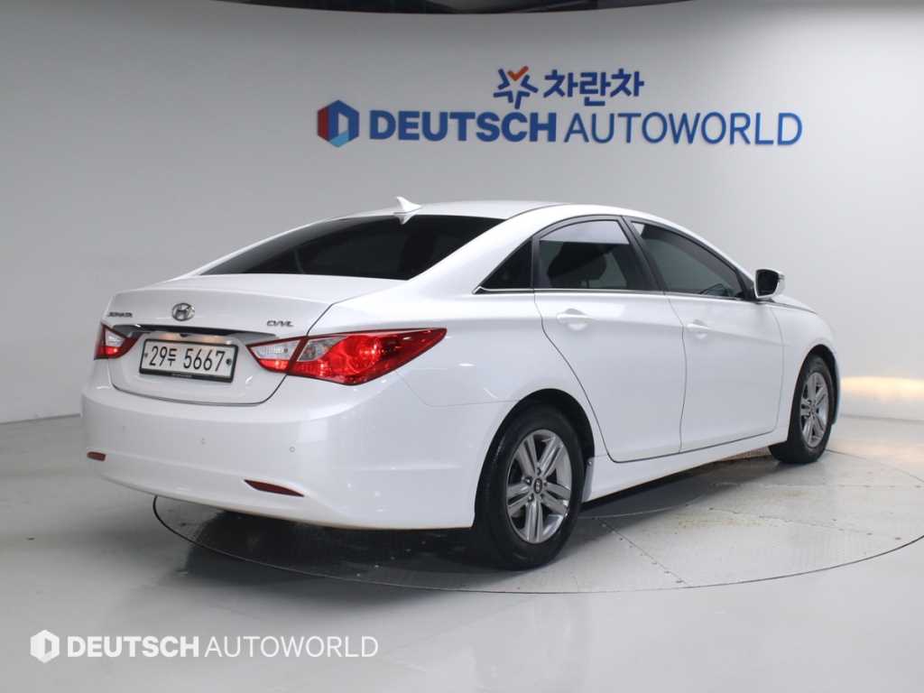 HYUNDAI Sonata - Vista 2