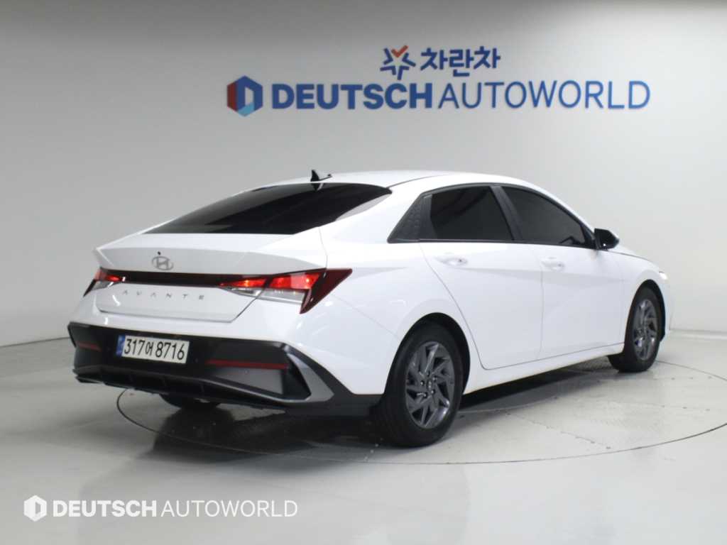 HYUNDAI Avante - Vista 2