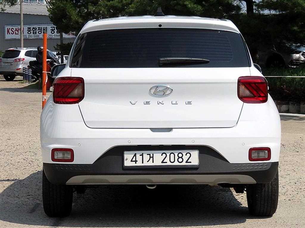 HYUNDAI Venue - Vista 6