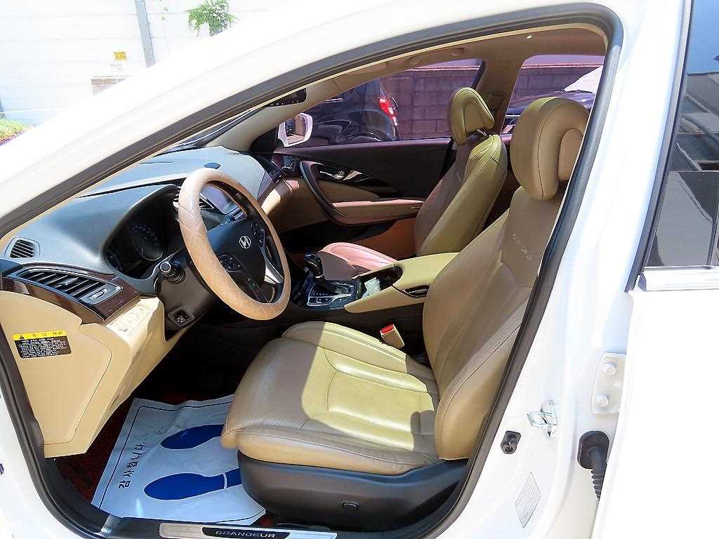 HYUNDAI Grandeur - Vista 7