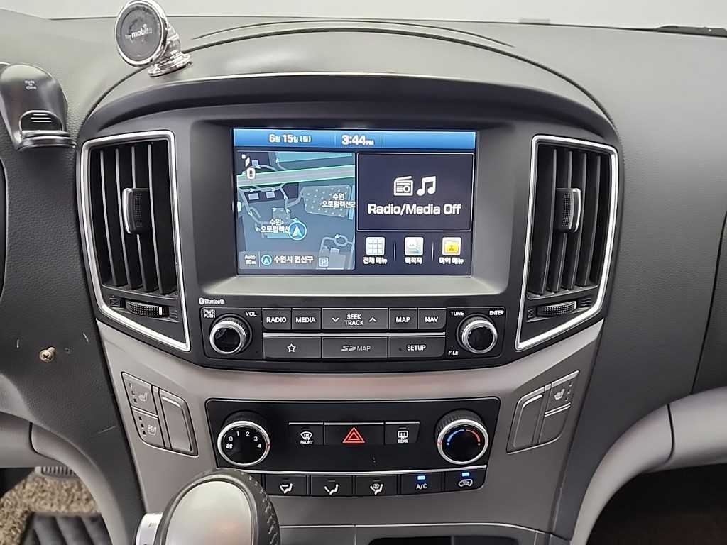 HYUNDAI Starex - Vista 12