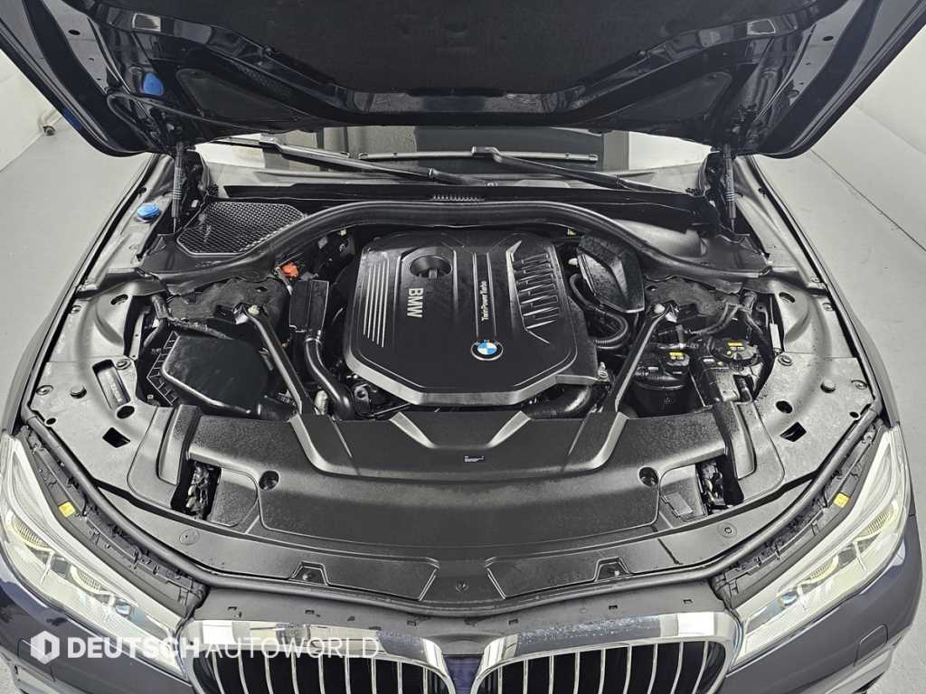 BMW 7 Series - Vista 8