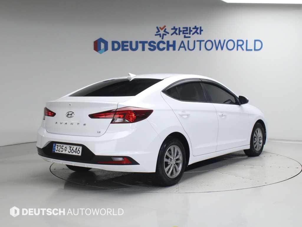 HYUNDAI Avante - Vista 6