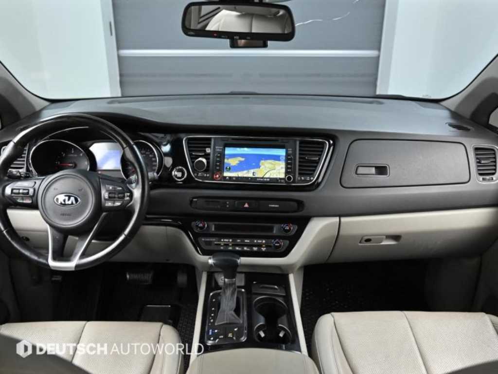 KIA Carnival - Vista 9