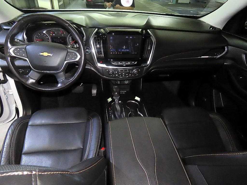 Chevrolet Travers - Vista 12