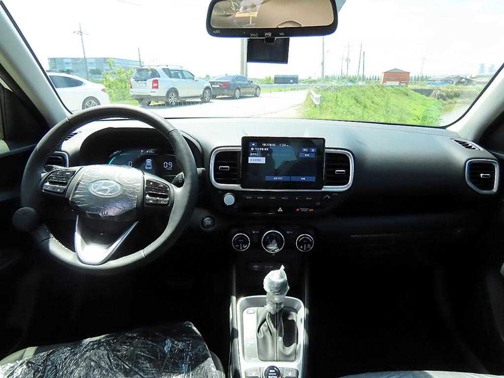 HYUNDAI Venue - Vista 11