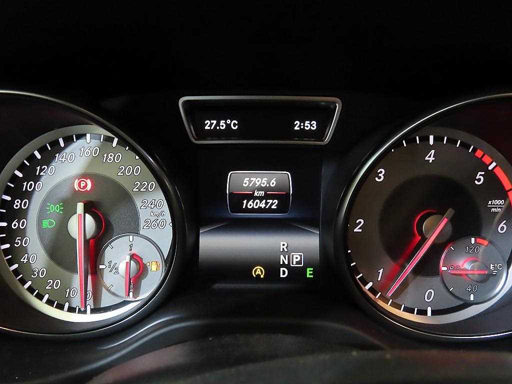 Mercedes Benz GLA Class - Vista 11