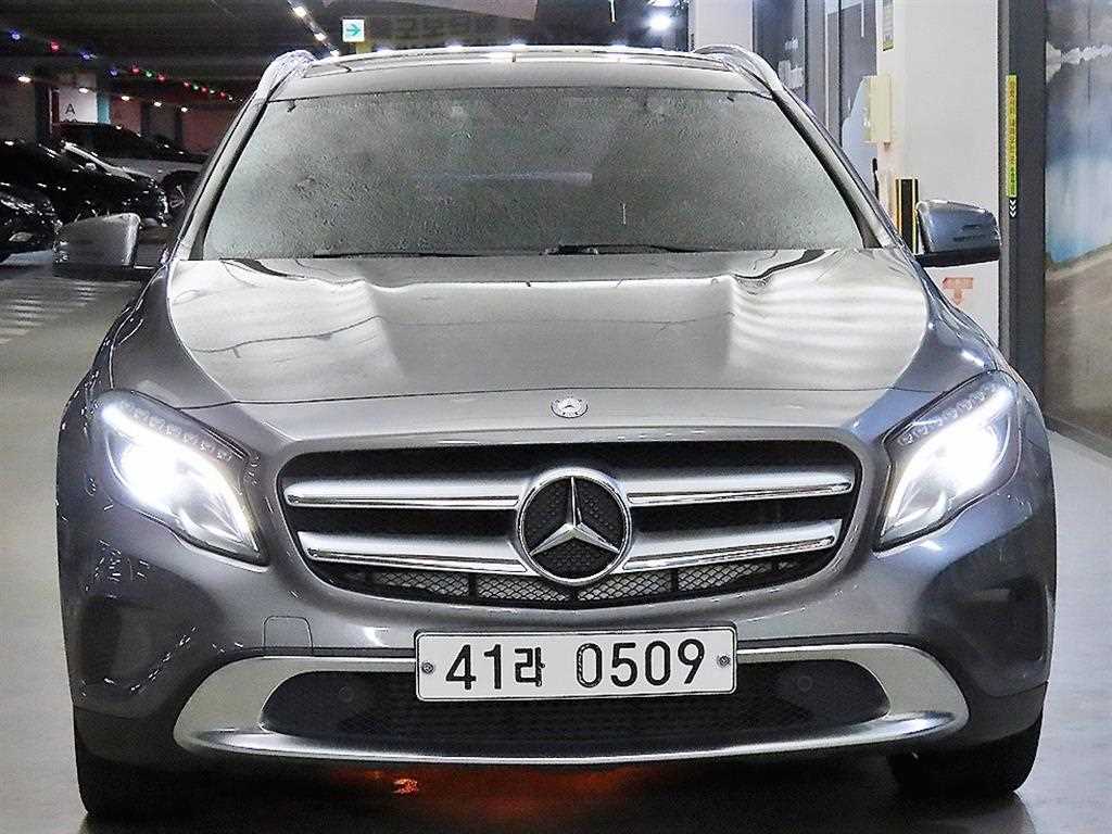 Mercedes Benz GLA Class - Vista 2