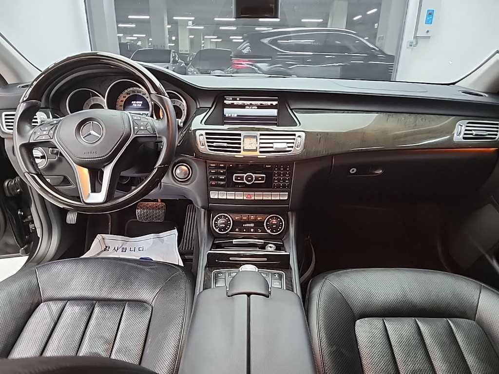 Mercedes Benz CLS Class - Vista 9