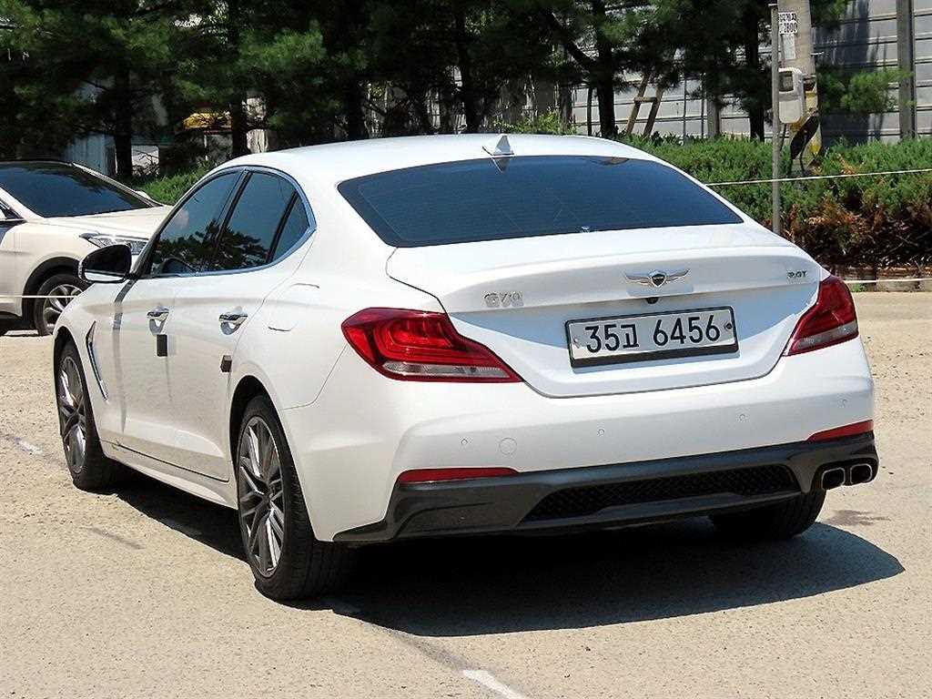 Genesis G70 - Vista 3