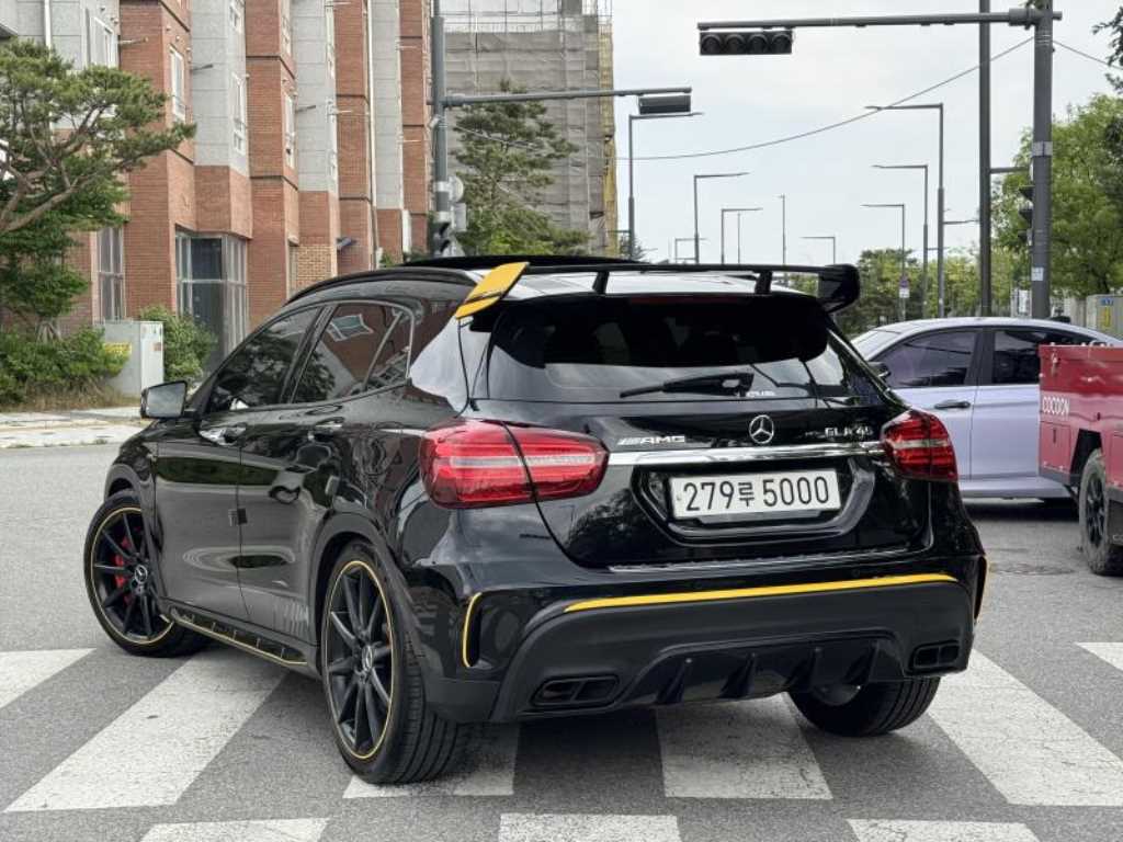 Mercedes Benz GLA Class - Vista 2