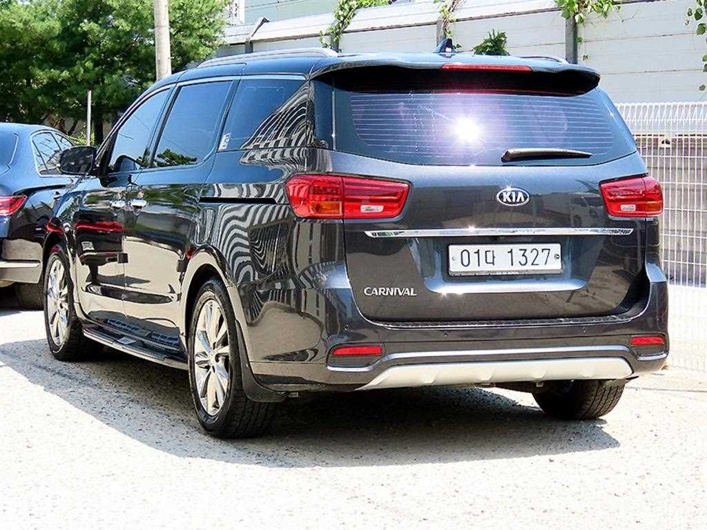 KIA Carnival - Vista 3
