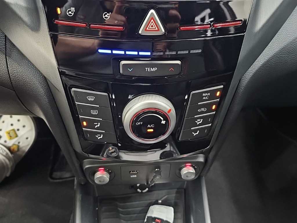 Ssangyong Tivoli - Vista 12