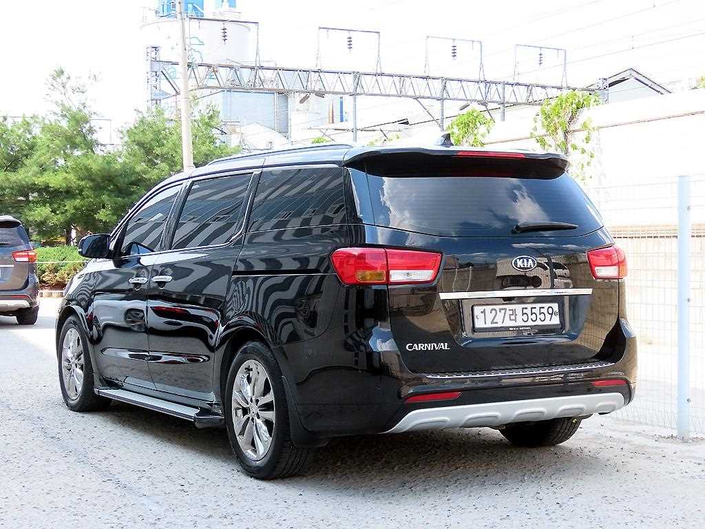 KIA Carnival - Vista 3