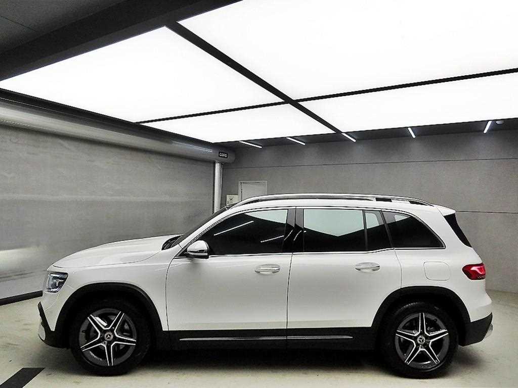 Mercedes Benz GLB Class - Vista 6