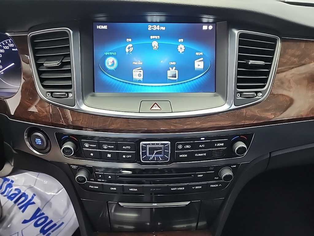 HYUNDAI Equus - Vista 12