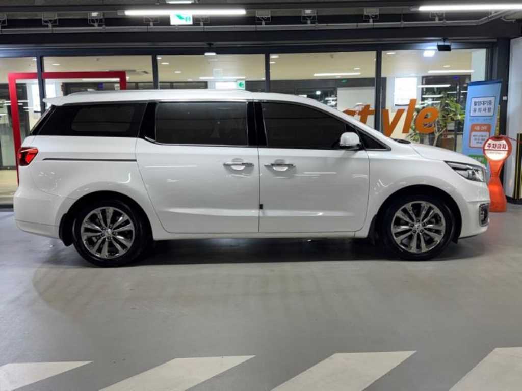 KIA Carnival - Vista 3