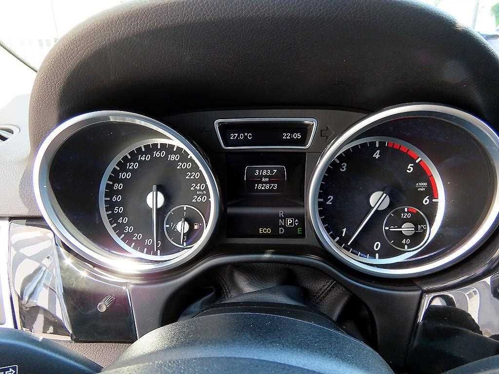 Mercedes Benz M Class - Vista 11