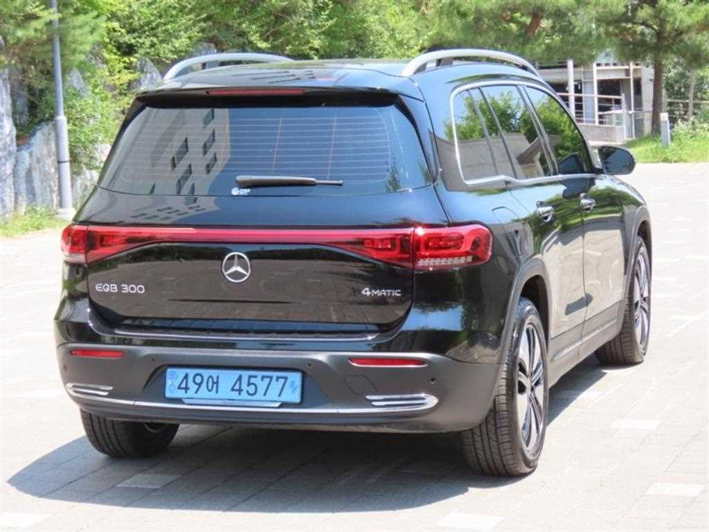 Mercedes Benz EQB - Vista 3