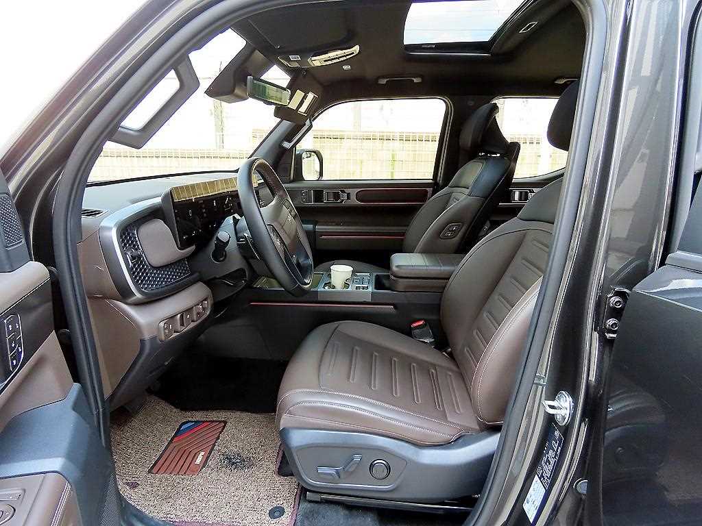 KIA Tasman - Vista 7