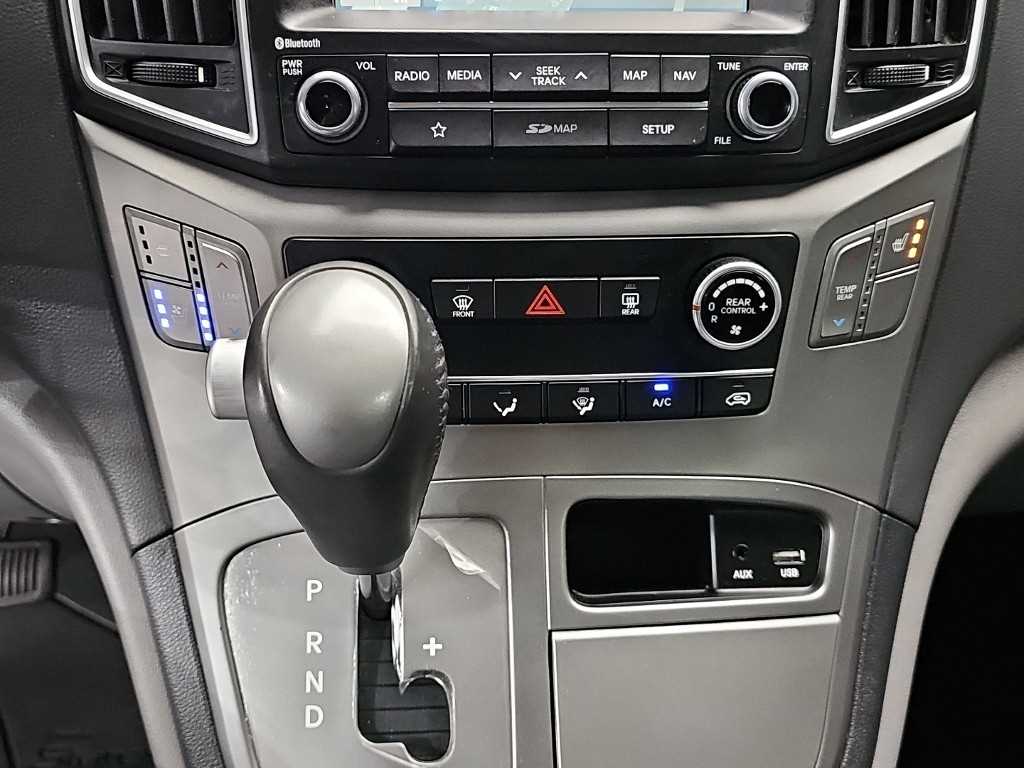 HYUNDAI Starex - Vista 12