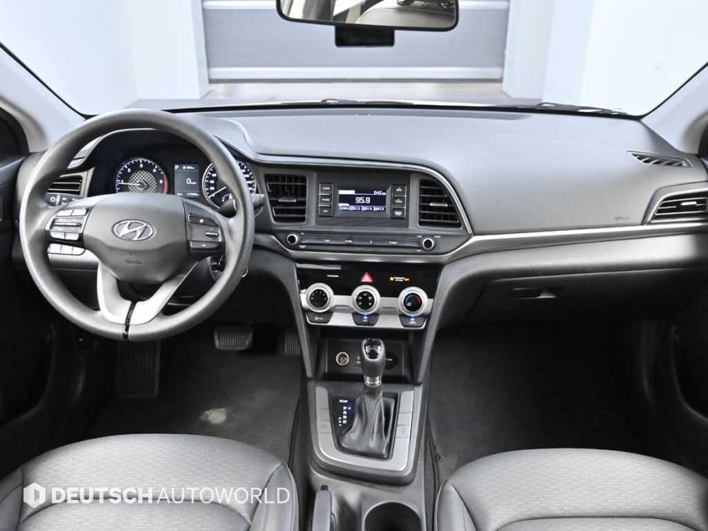 HYUNDAI Avante - Vista 9