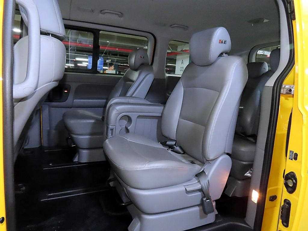 HYUNDAI Starex - Vista 9