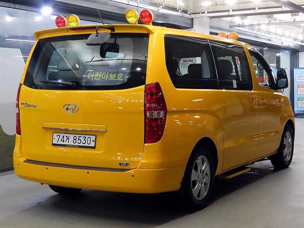 HYUNDAI Starex - Vista 6